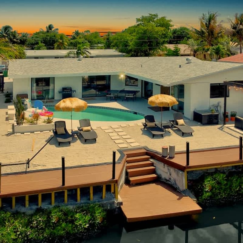 Lakefront Miami Villa w/ Heated Pool, Near Beach